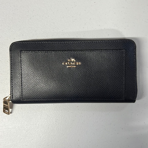 Coach Handbags - COACH Accordion Zip Wallet